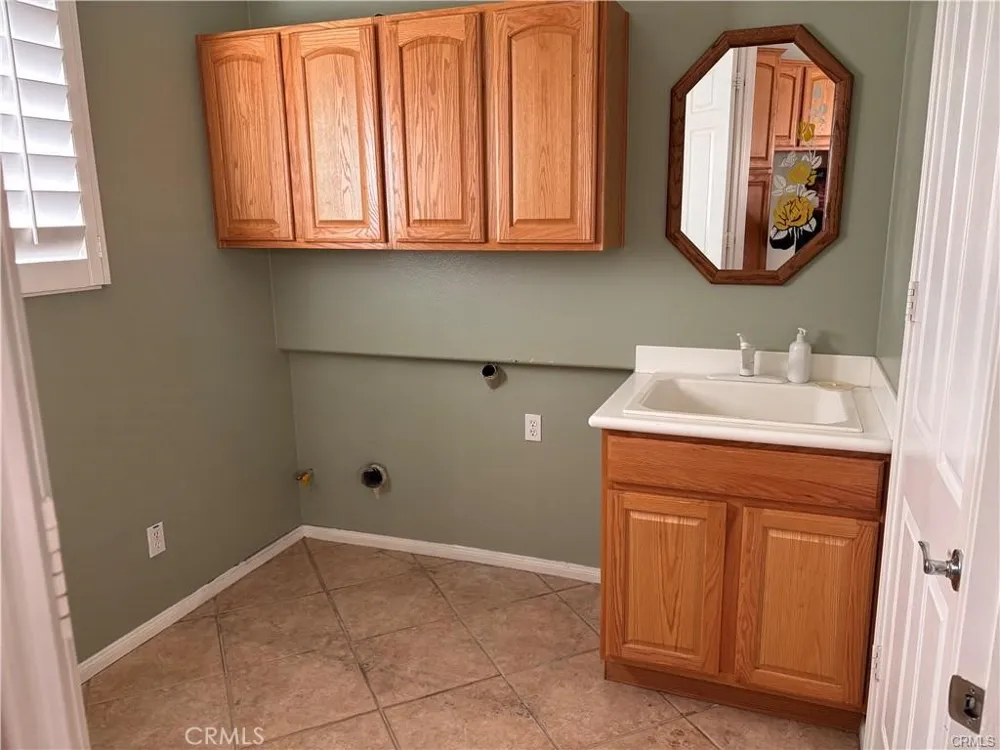 6329 Myrtle Beach Banning, CA 92220