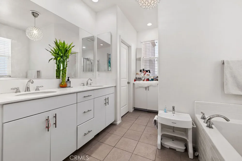 3933 Iron Mountain Jurupa Valley, CA 92509
