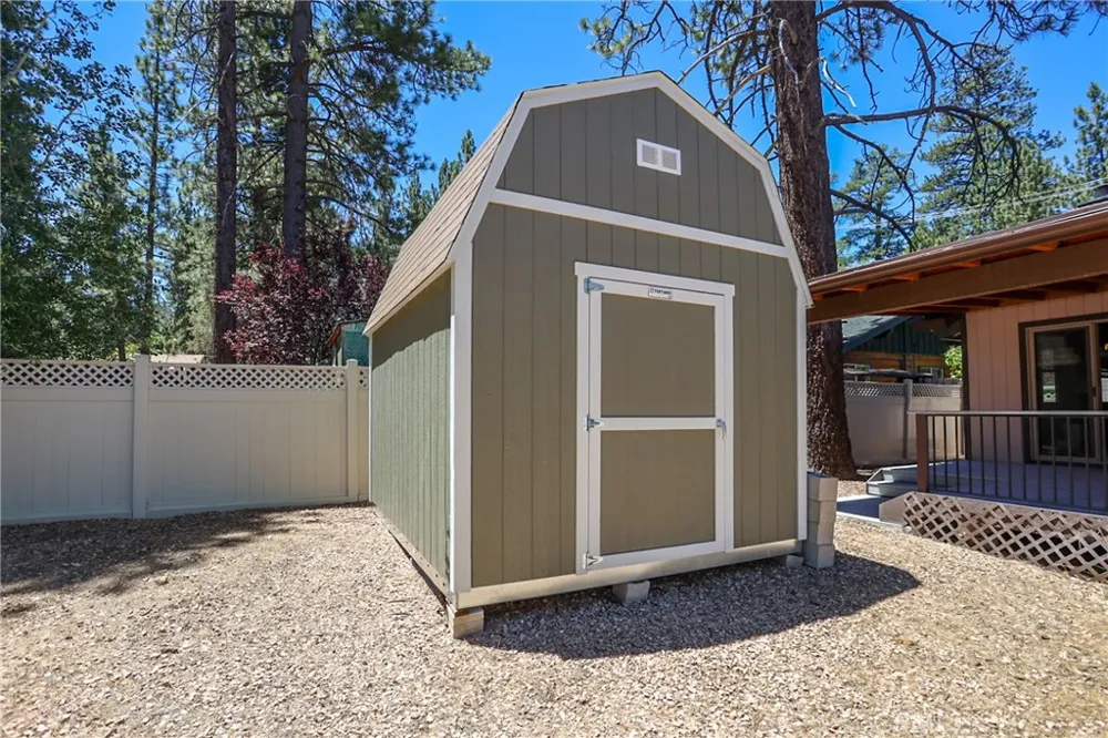 369 S Eureka Big Bear Lake, CA 92315