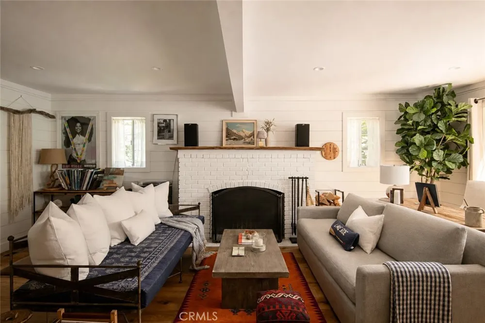 869 Shelter Cove Lake Arrowhead, CA 92352