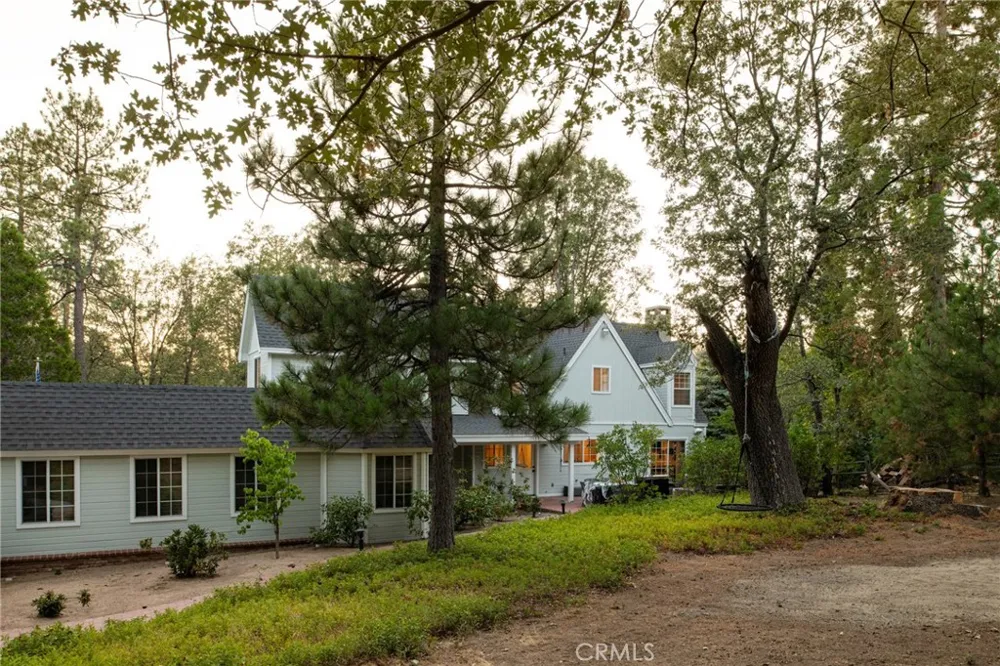 869 Shelter Cove Lake Arrowhead, CA 92352