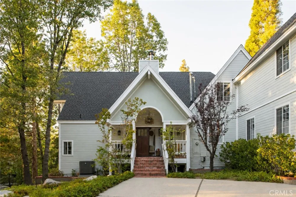 869 Shelter Cove Lake Arrowhead, CA 92352