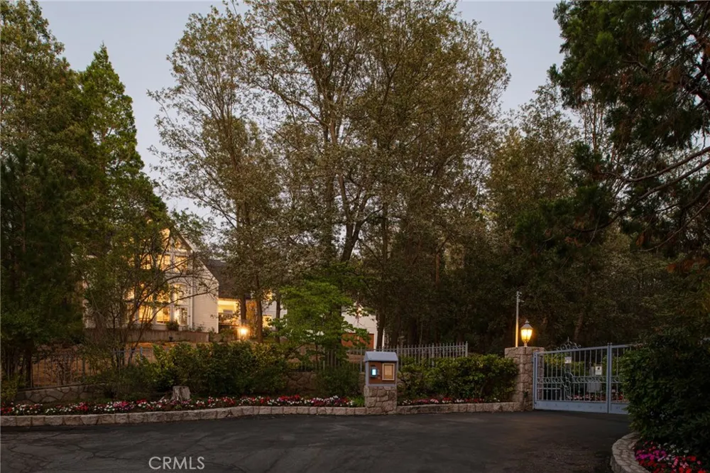 869 Shelter Cove Lake Arrowhead, CA 92352