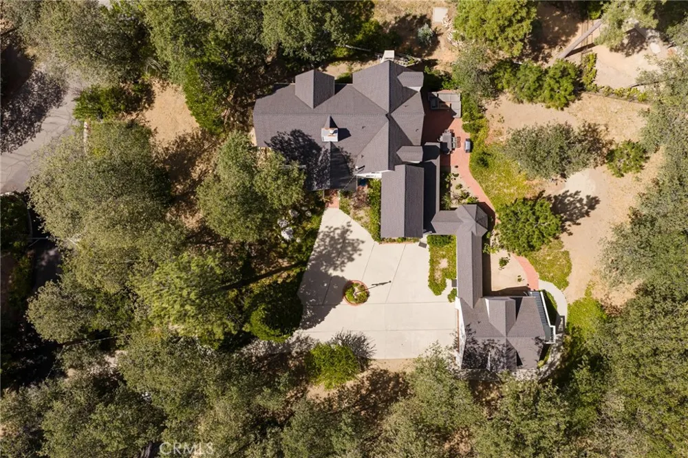 869 Shelter Cove Lake Arrowhead, CA 92352