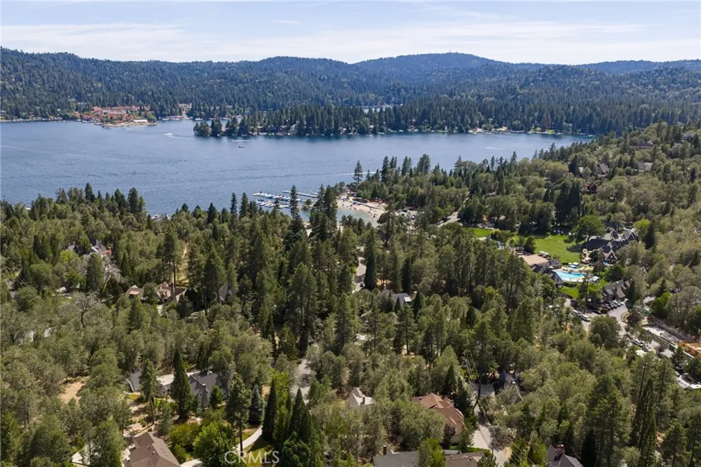 869 Shelter Cove Lake Arrowhead, CA 92352