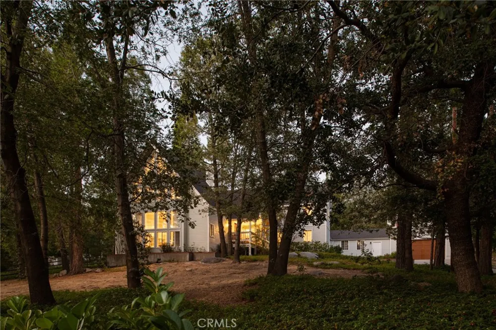 869 Shelter Cove Lake Arrowhead, CA 92352
