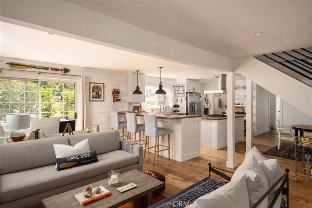 869 Shelter Cove Lake Arrowhead, CA 92352