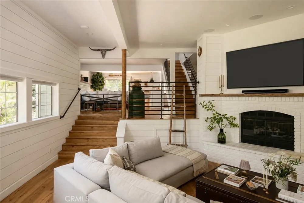 869 Shelter Cove Lake Arrowhead, CA 92352