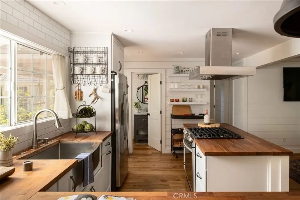 869 Shelter Cove Lake Arrowhead, CA 92352
