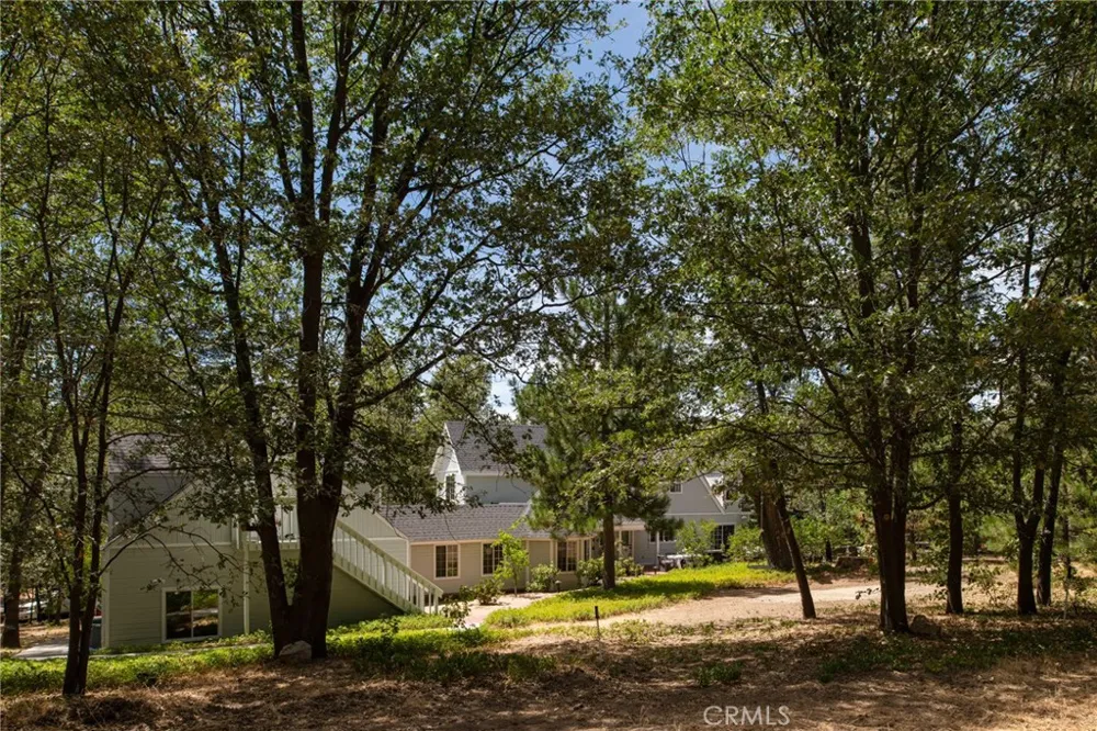 869 Shelter Cove Lake Arrowhead, CA 92352
