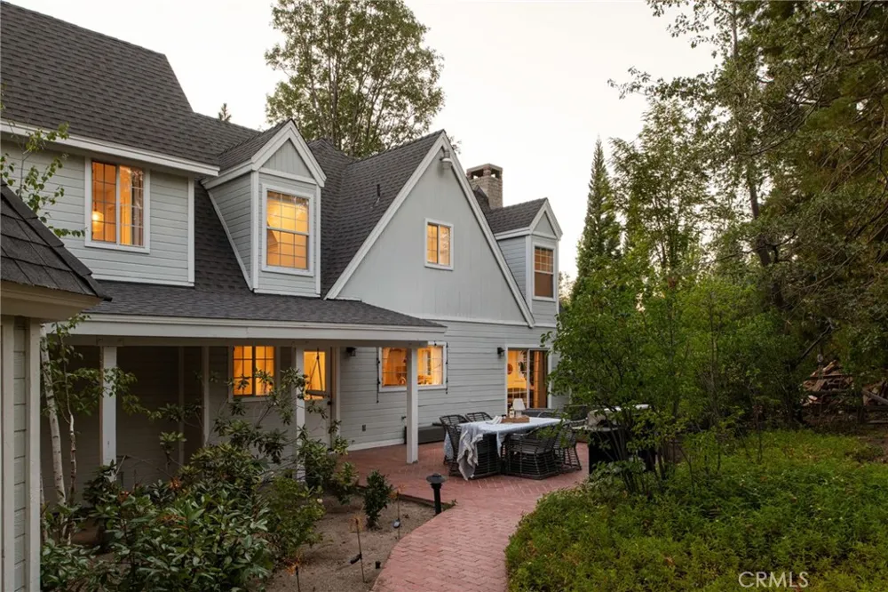 869 Shelter Cove Lake Arrowhead, CA 92352