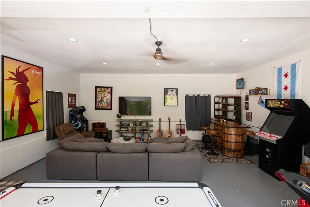 869 Shelter Cove Lake Arrowhead, CA 92352