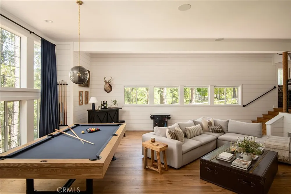 869 Shelter Cove Lake Arrowhead, CA 92352