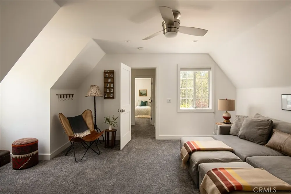869 Shelter Cove Lake Arrowhead, CA 92352