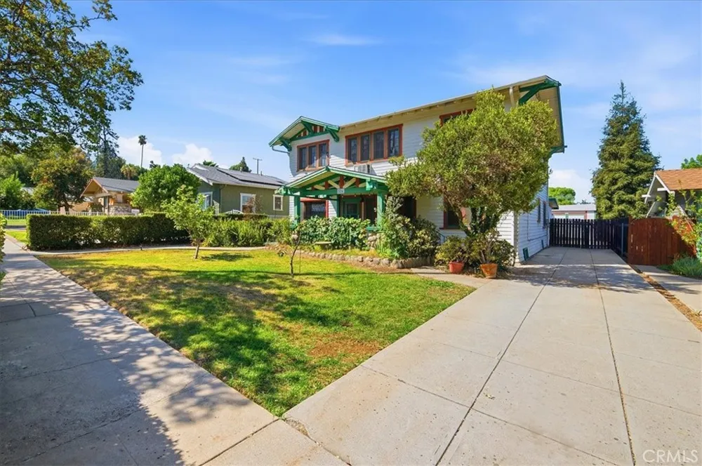 524 University Place Redlands, CA 92374