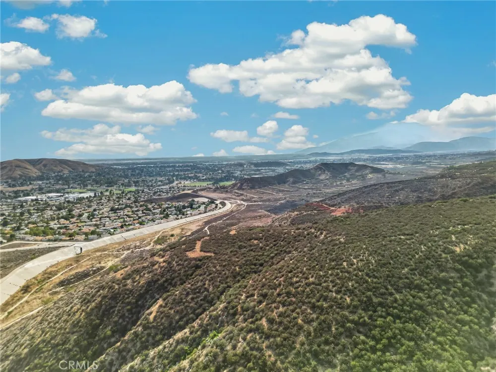 2 Hill Drive W San Bernardino, CA 92407