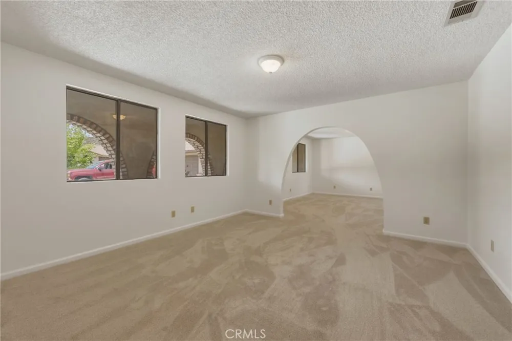 8956 Oak Creek Rd Cherry Valley, CA 92223