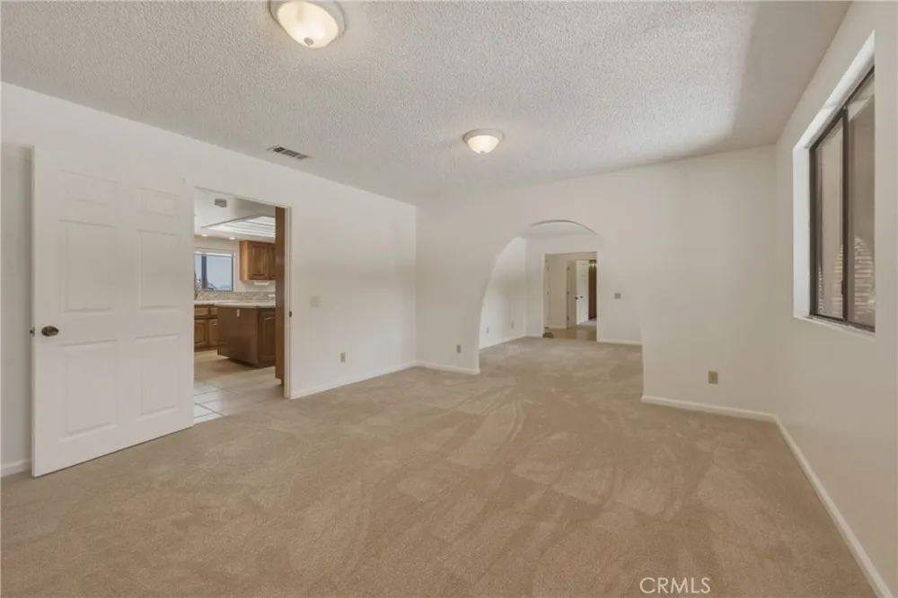 8956 Oak Creek Rd Cherry Valley, CA 92223