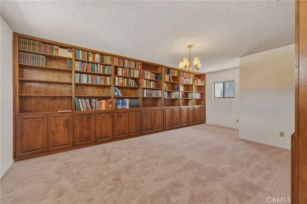 8956 Oak Creek Rd Cherry Valley, CA 92223