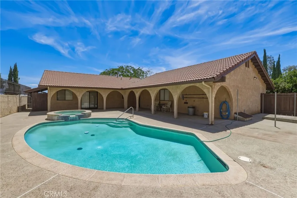 8956 Oak Creek Rd Cherry Valley, CA 92223