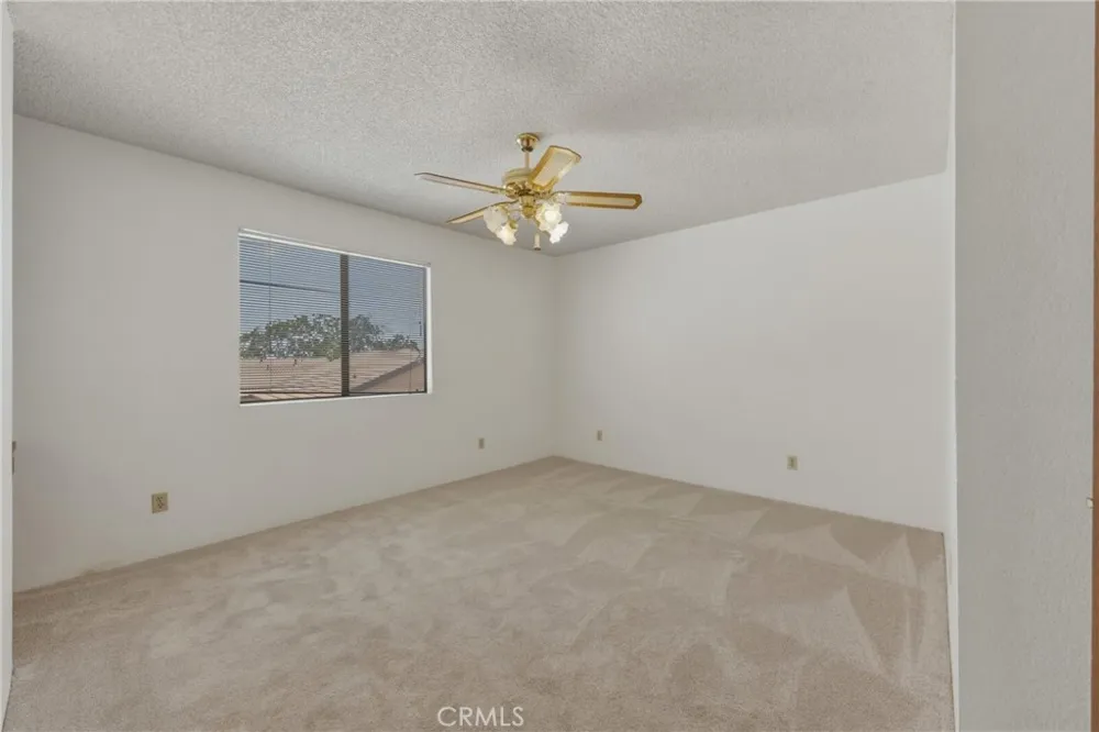 8956 Oak Creek Rd Cherry Valley, CA 92223