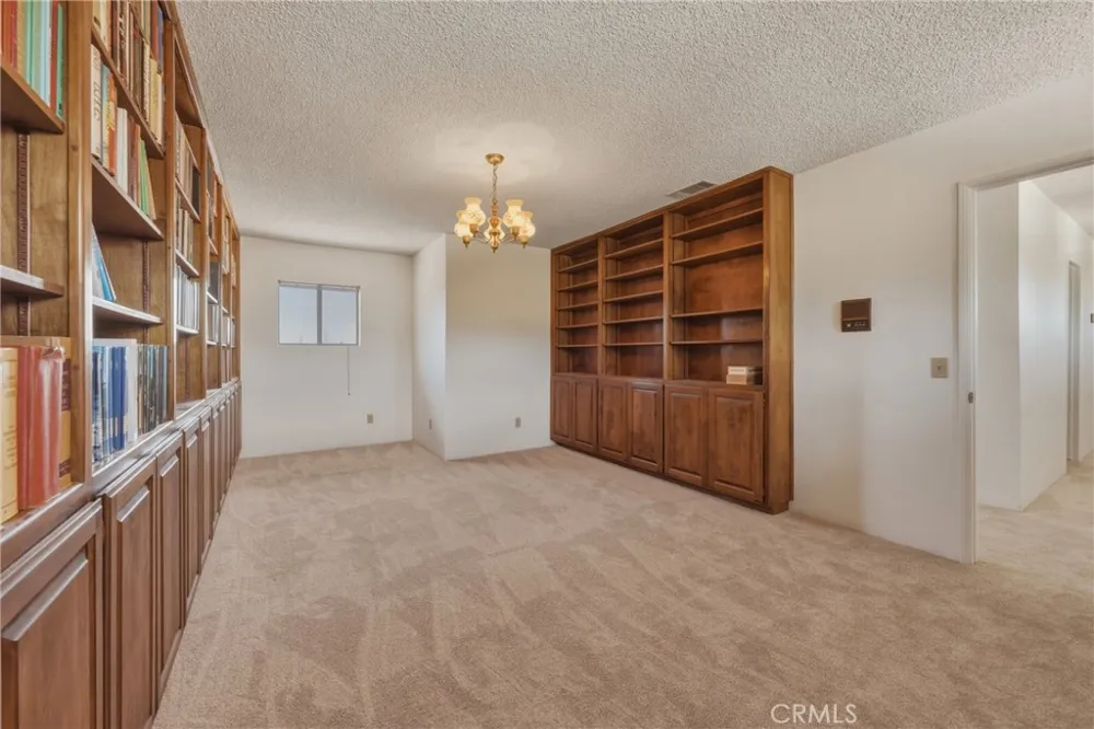 8956 Oak Creek Rd Cherry Valley, CA 92223