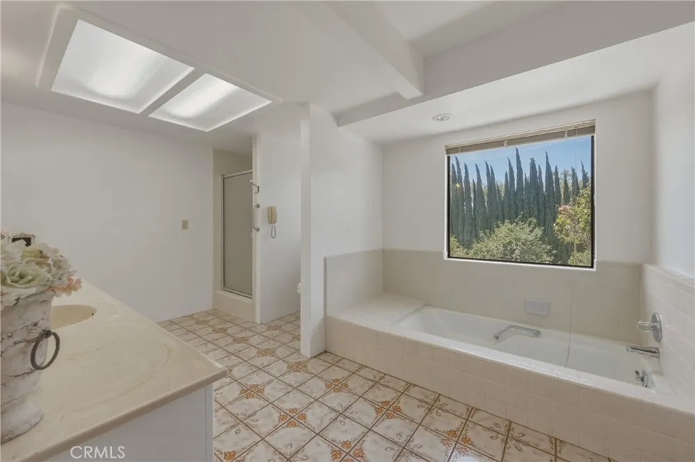 8956 Oak Creek Rd Cherry Valley, CA 92223