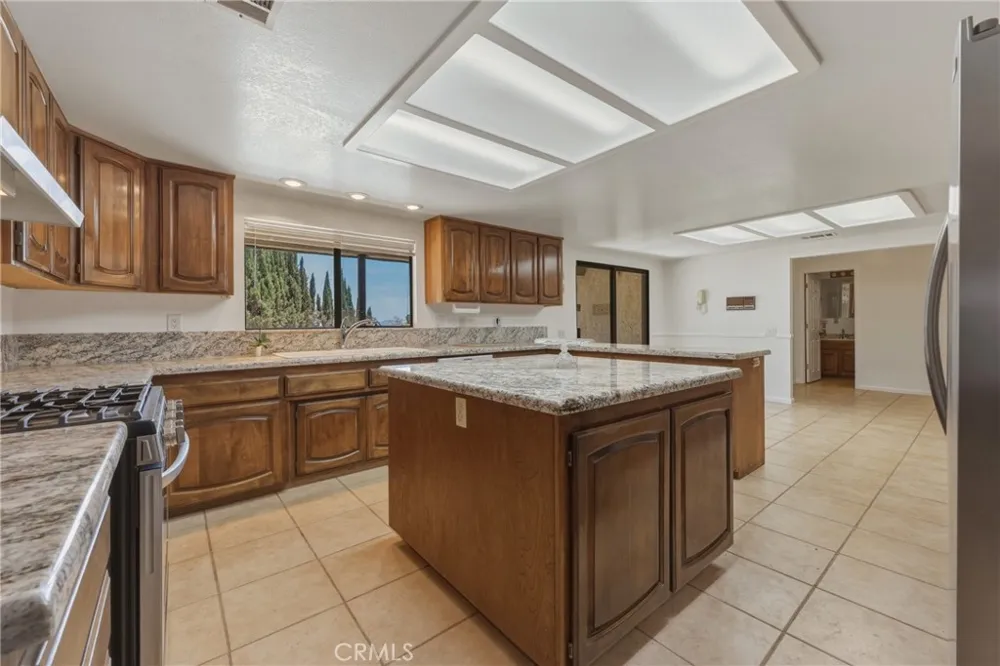 8956 Oak Creek Rd Cherry Valley, CA 92223