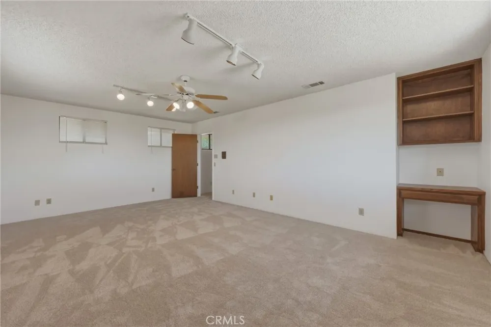 8956 Oak Creek Rd Cherry Valley, CA 92223