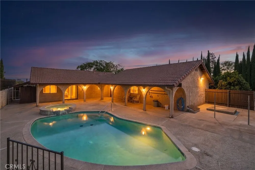 8956 Oak Creek Rd Cherry Valley, CA 92223