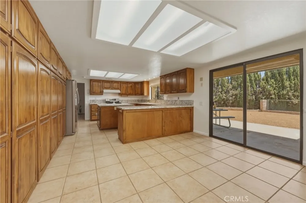 8956 Oak Creek Rd Cherry Valley, CA 92223