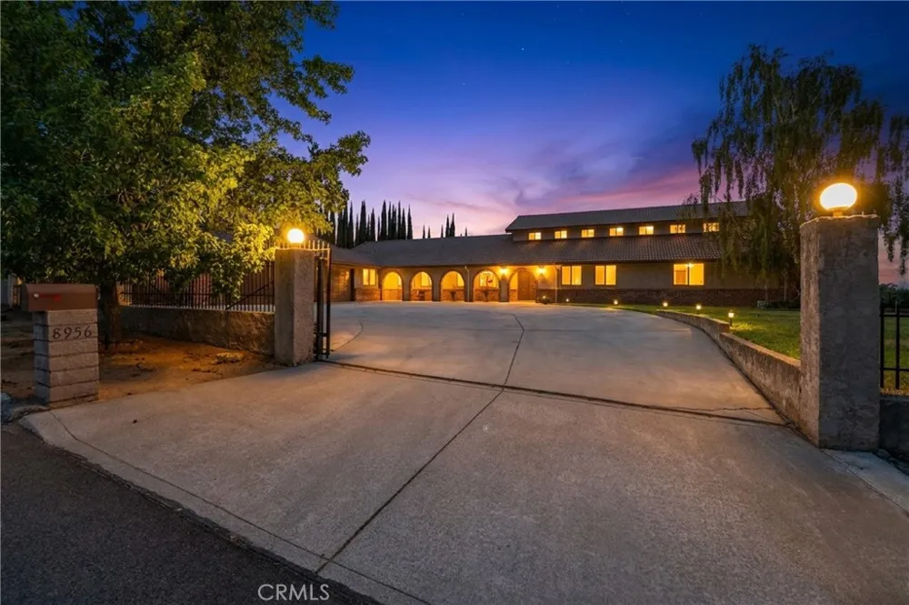 8956 Oak Creek Rd Cherry Valley, CA 92223
