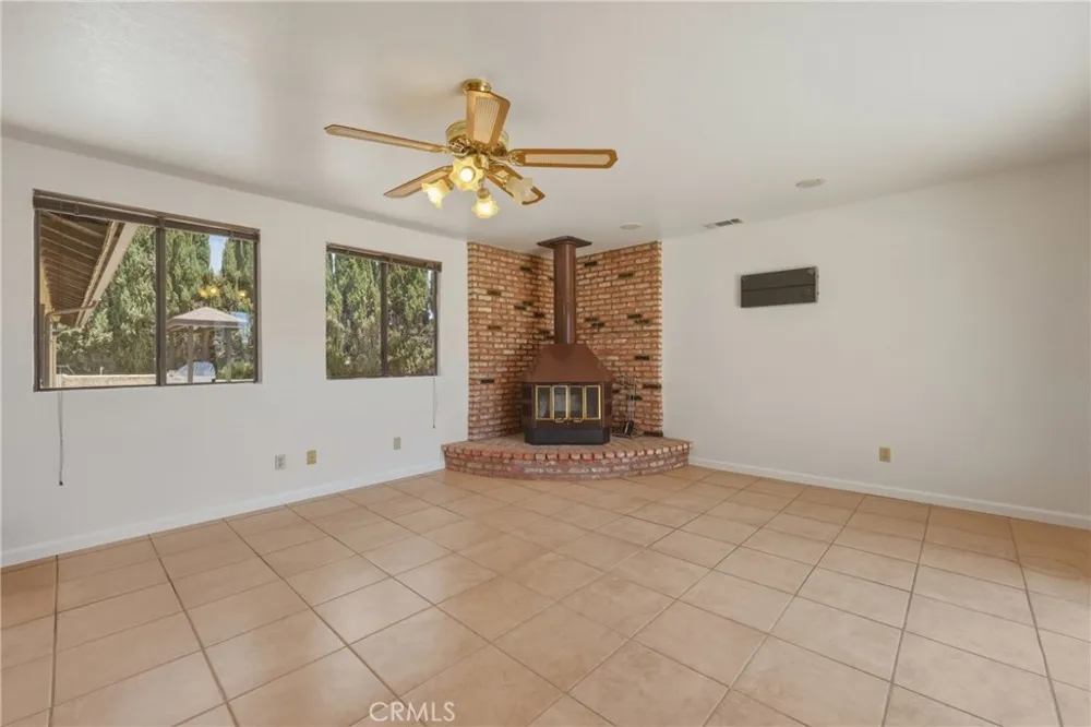 8956 Oak Creek Rd Cherry Valley, CA 92223