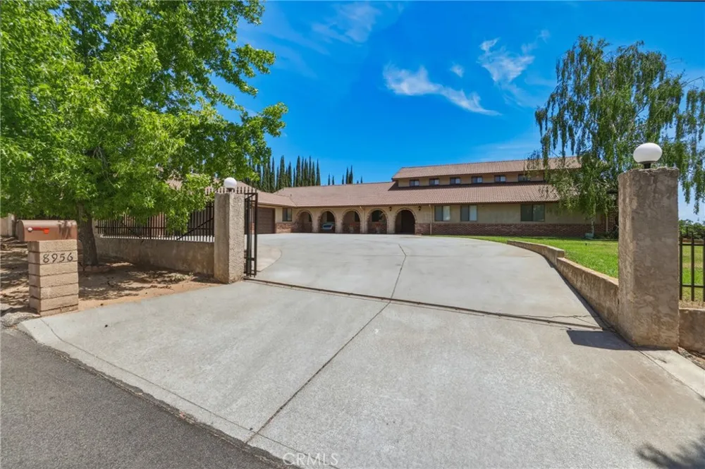 8956 Oak Creek Rd Cherry Valley, CA 92223