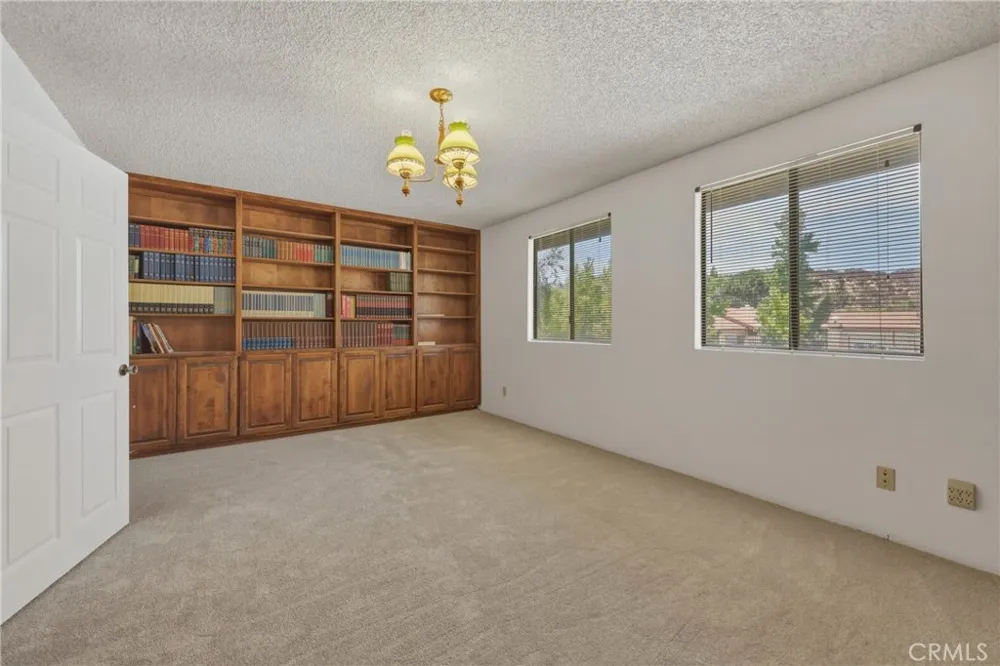 8956 Oak Creek Rd Cherry Valley, CA 92223