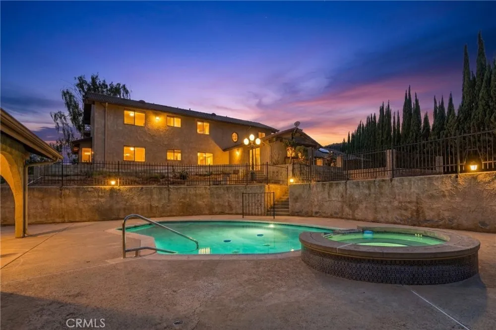 8956 Oak Creek Rd Cherry Valley, CA 92223