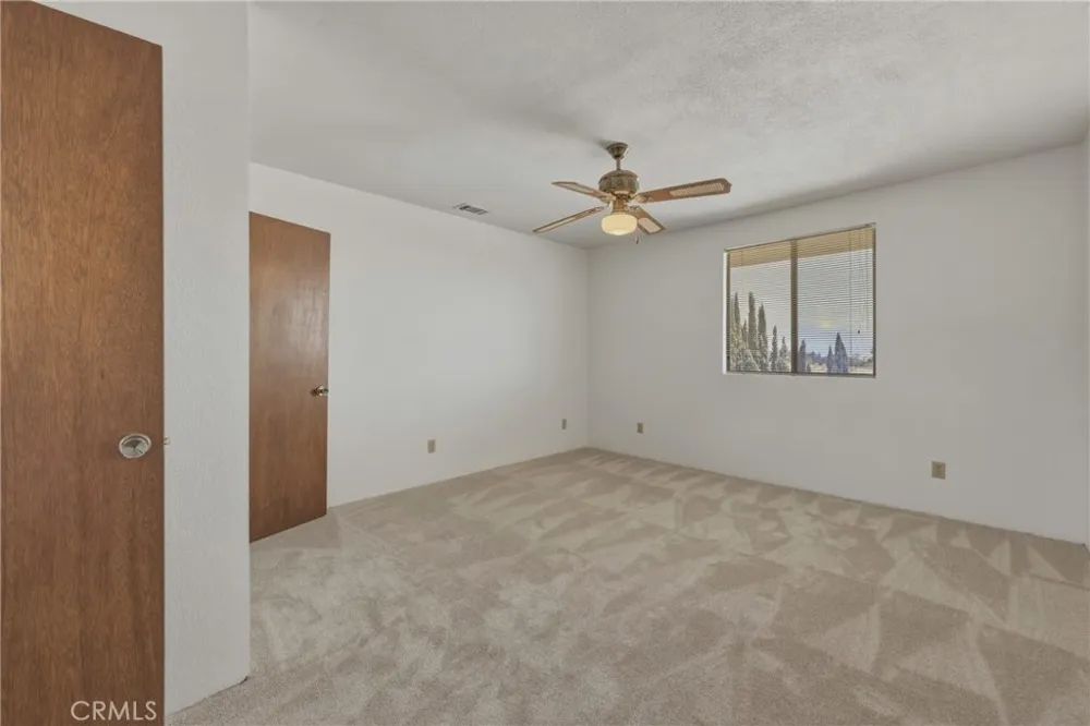 8956 Oak Creek Rd Cherry Valley, CA 92223