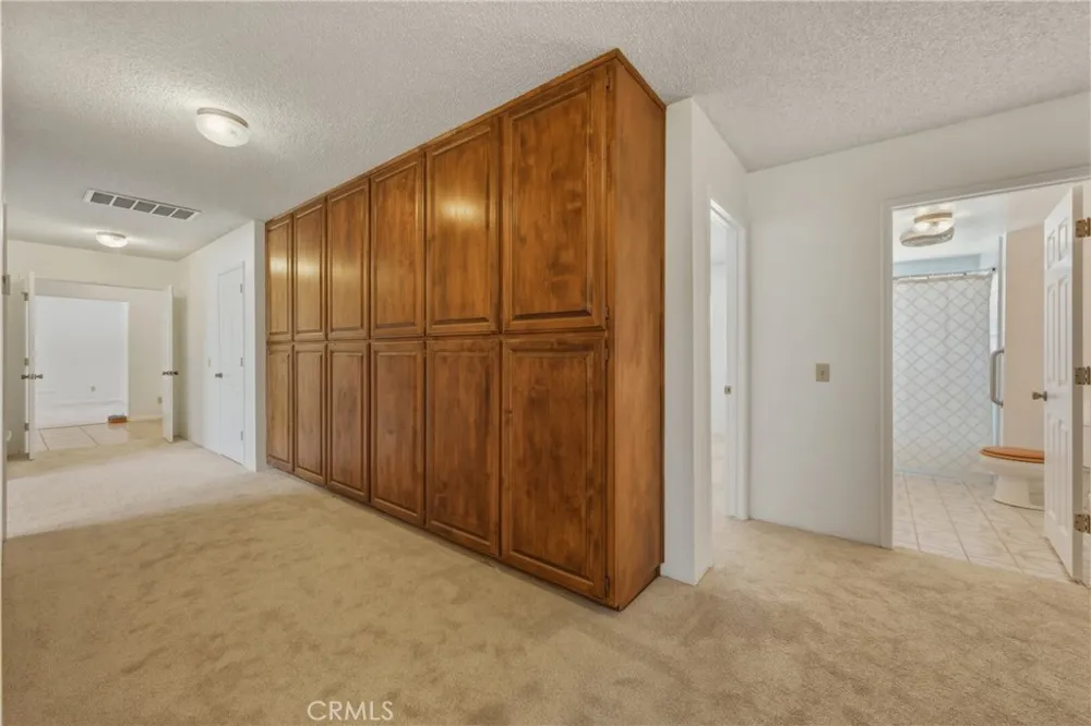8956 Oak Creek Rd Cherry Valley, CA 92223