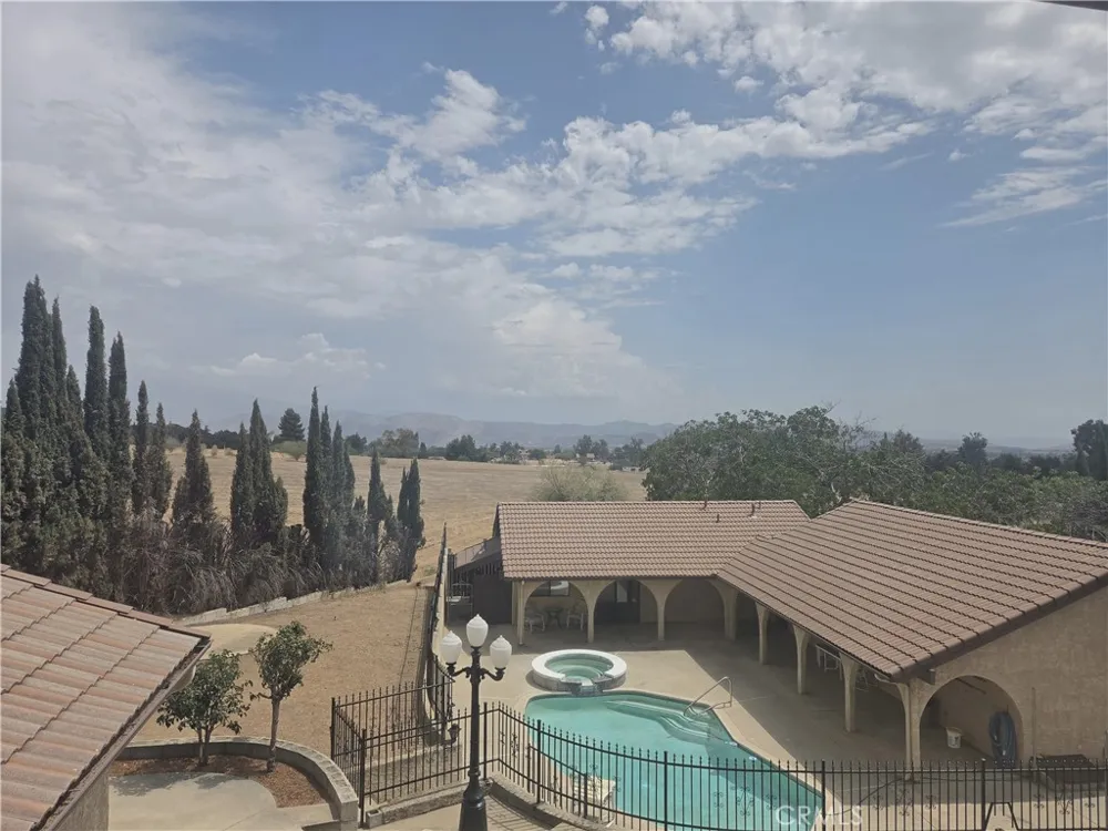 8956 Oak Creek Rd Cherry Valley, CA 92223