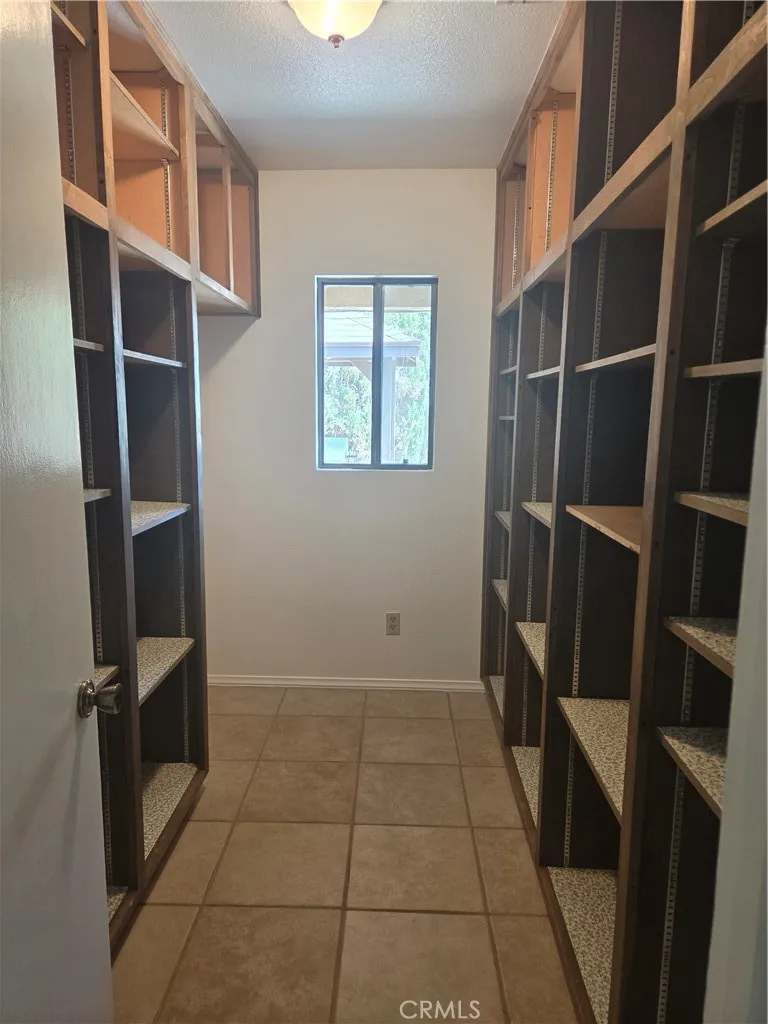 8956 Oak Creek Rd Cherry Valley, CA 92223