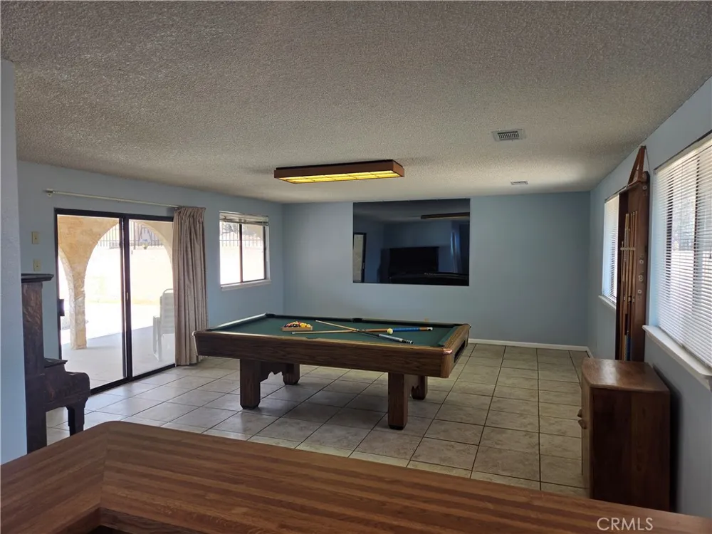 8956 Oak Creek Rd Cherry Valley, CA 92223
