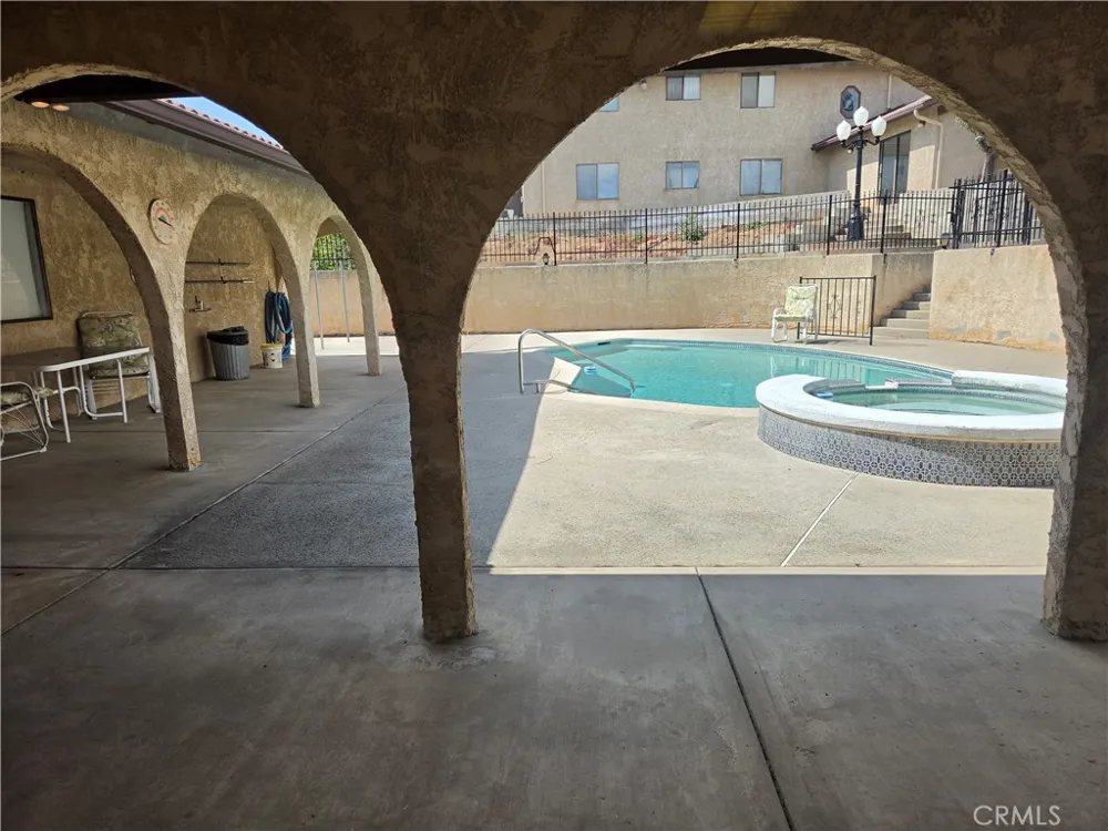 8956 Oak Creek Rd Cherry Valley, CA 92223