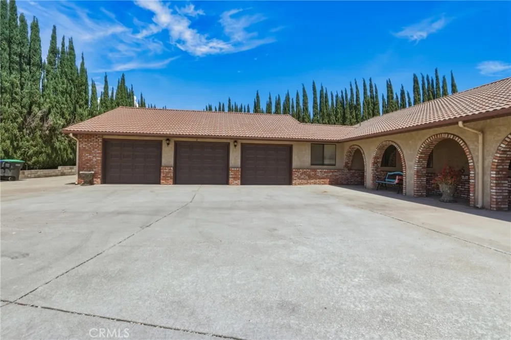 8956 Oak Creek Rd Cherry Valley, CA 92223