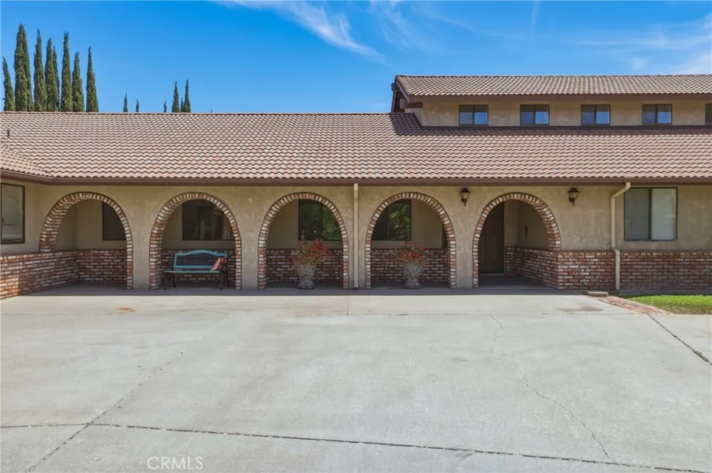 8956 Oak Creek Rd Cherry Valley, CA 92223
