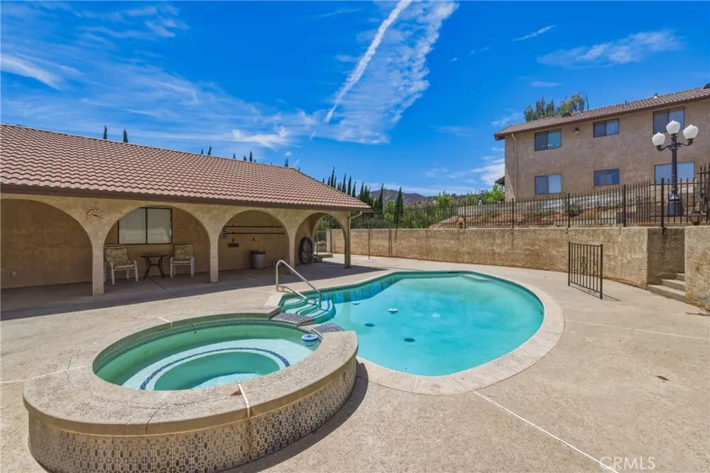 8956 Oak Creek Rd Cherry Valley, CA 92223