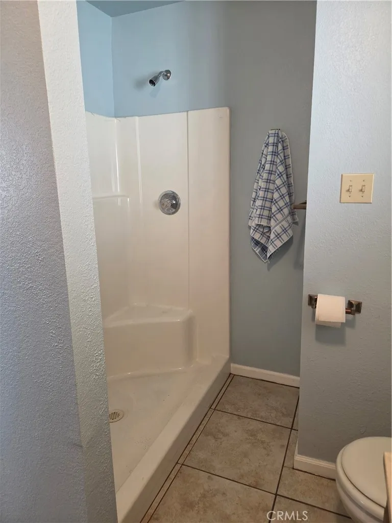 8956 Oak Creek Rd Cherry Valley, CA 92223