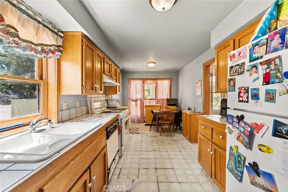 108 S Buena Vista Redlands, CA 92373