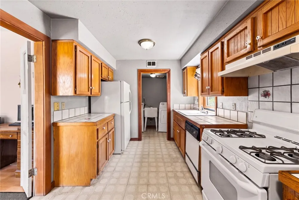 108 S Buena Vista Redlands, CA 92373