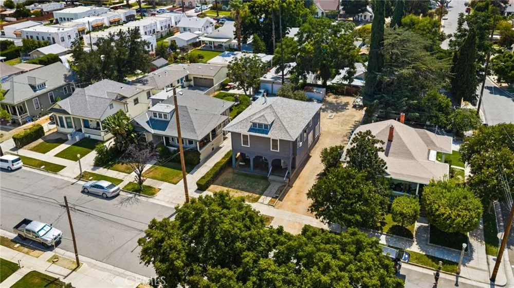 108 S Buena Vista Redlands, CA 92373