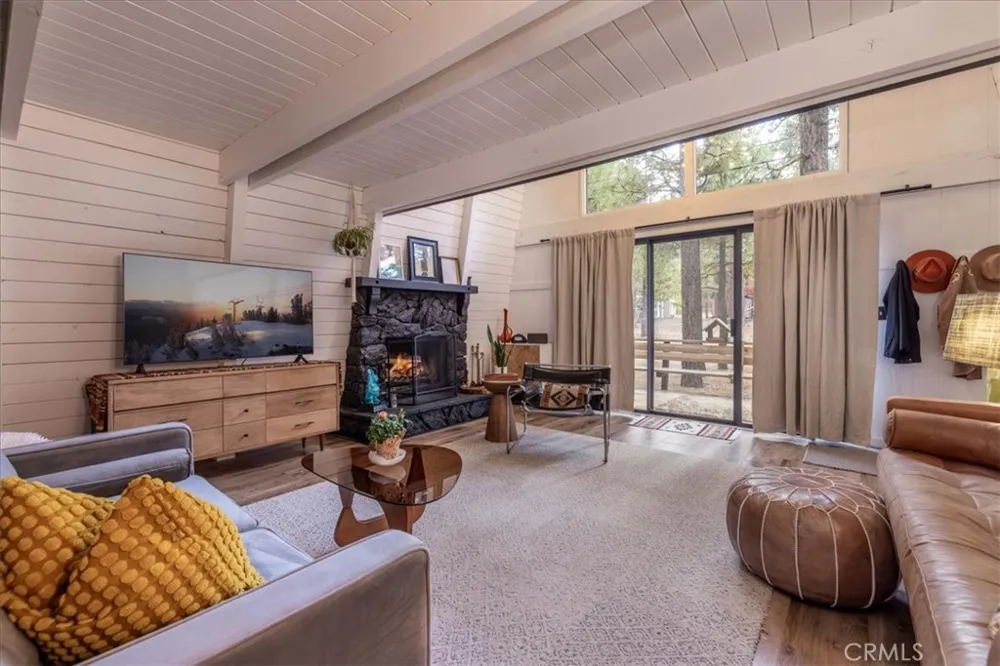 909 W Rainbow Big Bear City, CA 92314